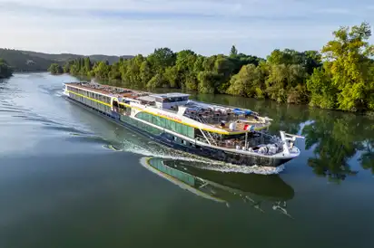 MS Monarch Countess Außenansicht