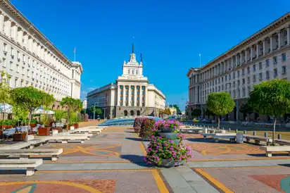 Blick auf das Rathaus von der U-Bahnstation Serdica in Sofia