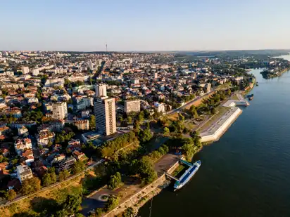 Luftaufnahme der Donau und der Stadt Ruse