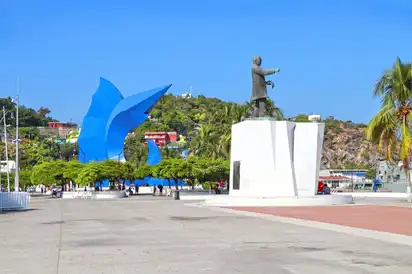 Hafen und Pier von Manzanillo Mexiko.