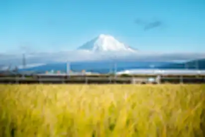 Shinkansen Hochgeschwindigkeitszug mit dem Berg Fuji, Japan