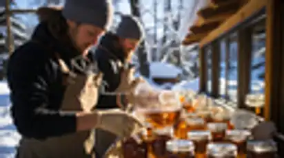 Ahorn Sirup Produktion an einer traditionellen Sugar Shack, Kanada