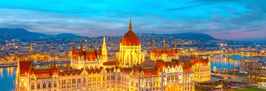 Blick auf das ungarische Parlament in Budapest